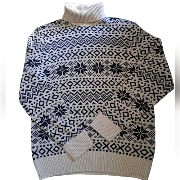 H&M Sweaters - H&M Snowflakes winter holiday turtleneck cozy ivory blue long sleeve roomy LG